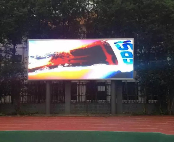 武漢市XX區XX中學● 戶外P10全彩顯示屏交付使用！